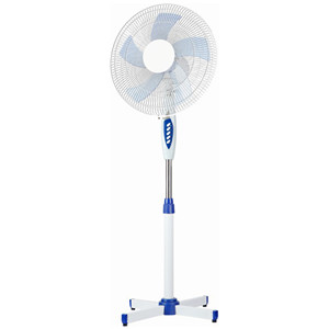 Plastic fan blade